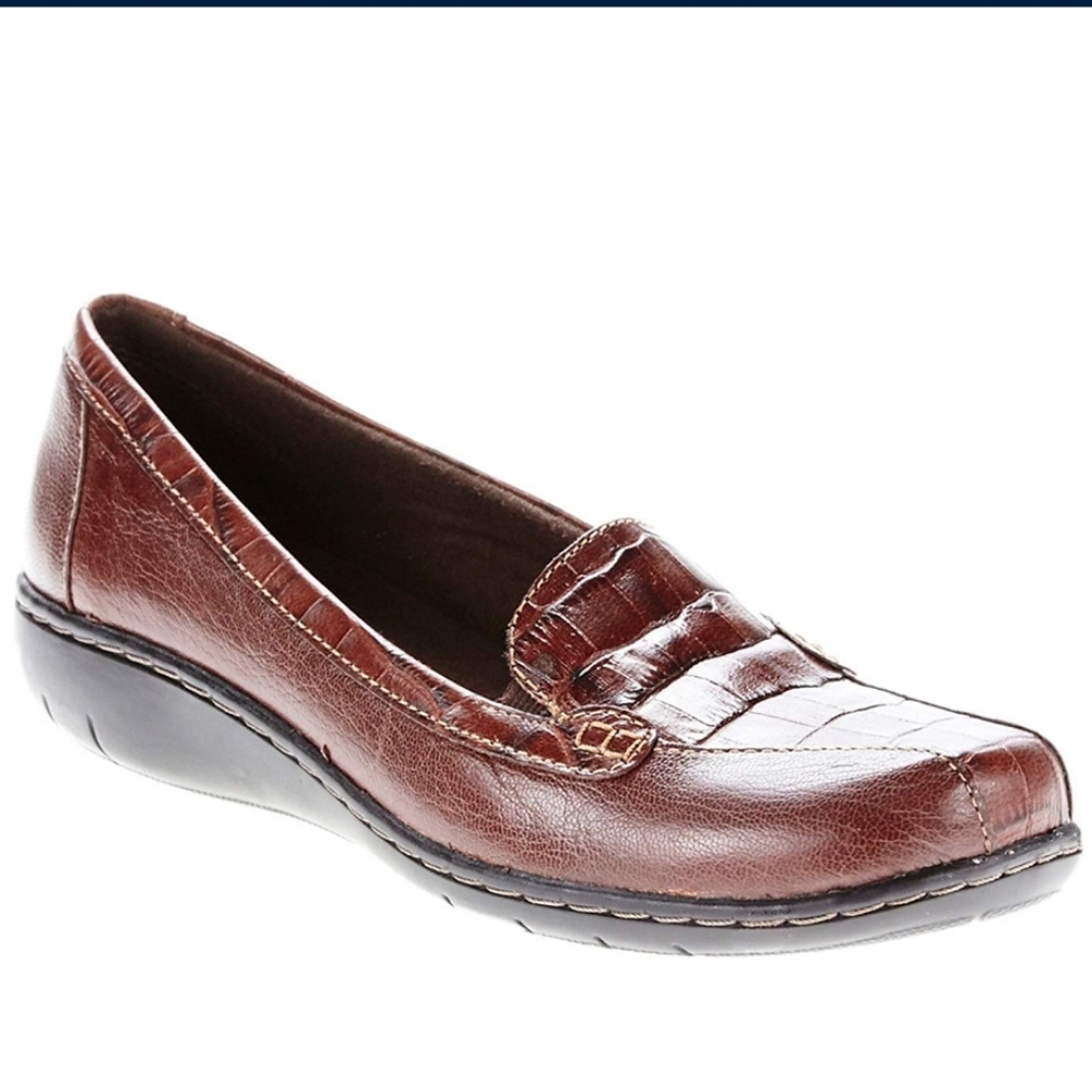 Clarks Bayou brown leather loafers